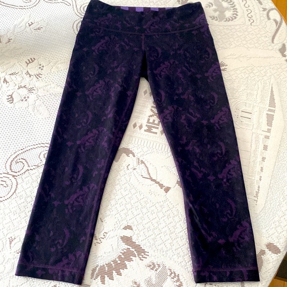 NEW Lululemon Reversible Wunder Under Crop Beautiful Baroque Deep Zinfandel - Picture 5 of 6